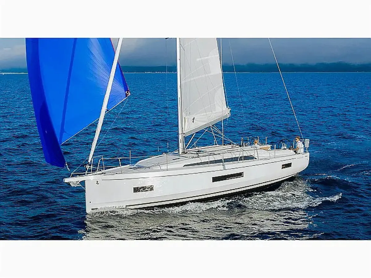 Oceanis 40.1 - (4 double bed) + convertible table in salon