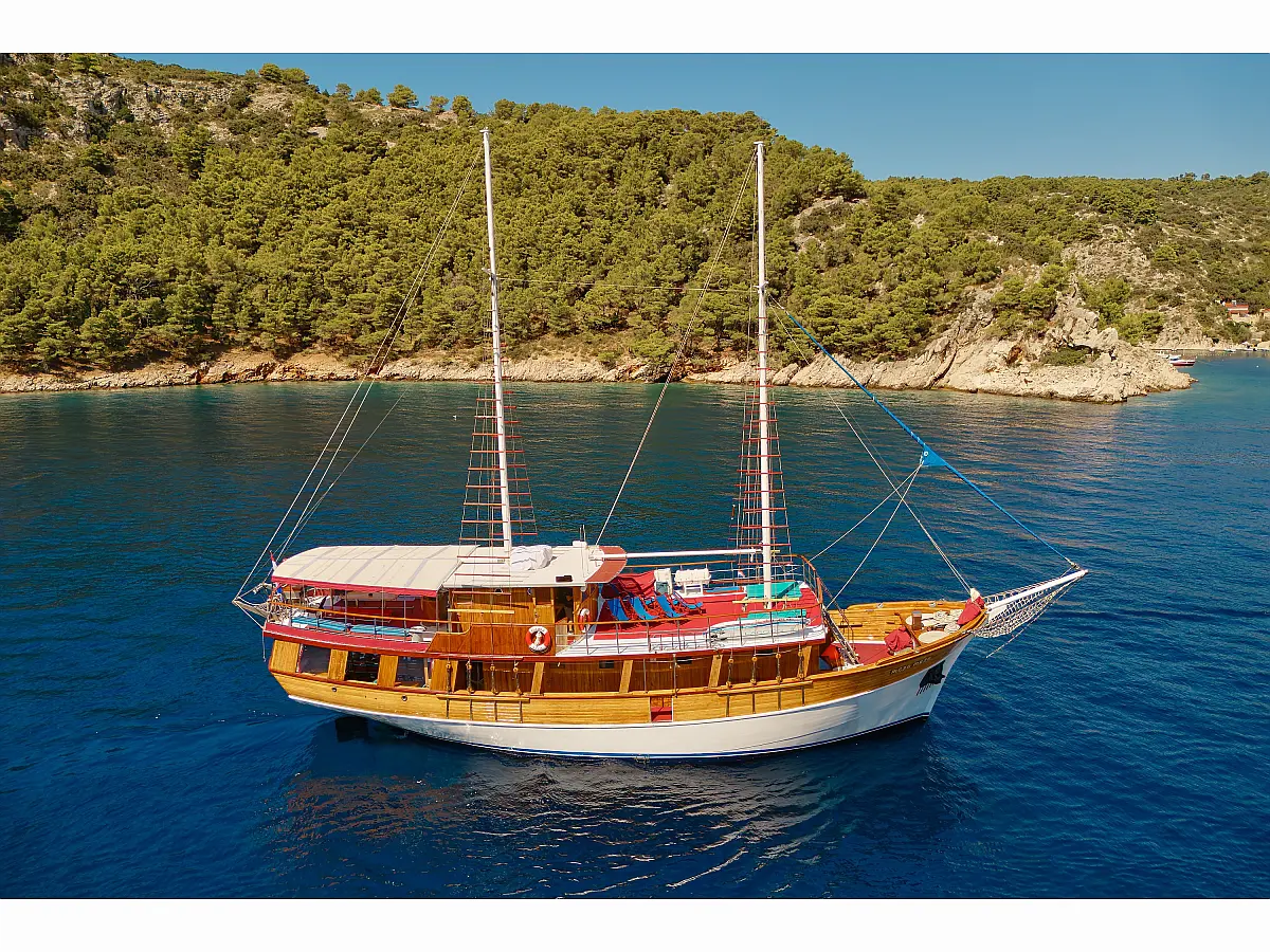 Motor sailer