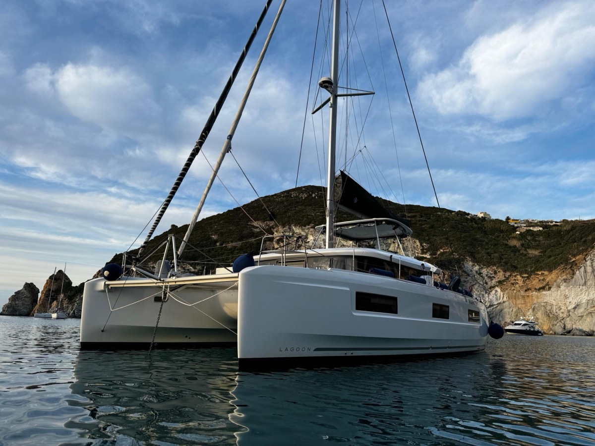 Lagoon 46 (3 CAB)