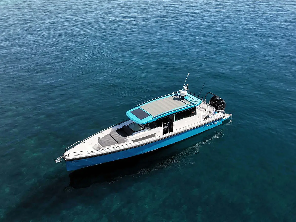 Axopar 37 XC Cross Cabin