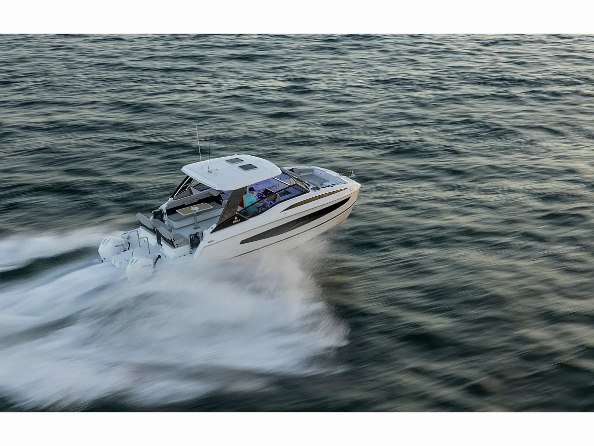 Aquila 32 Sport
