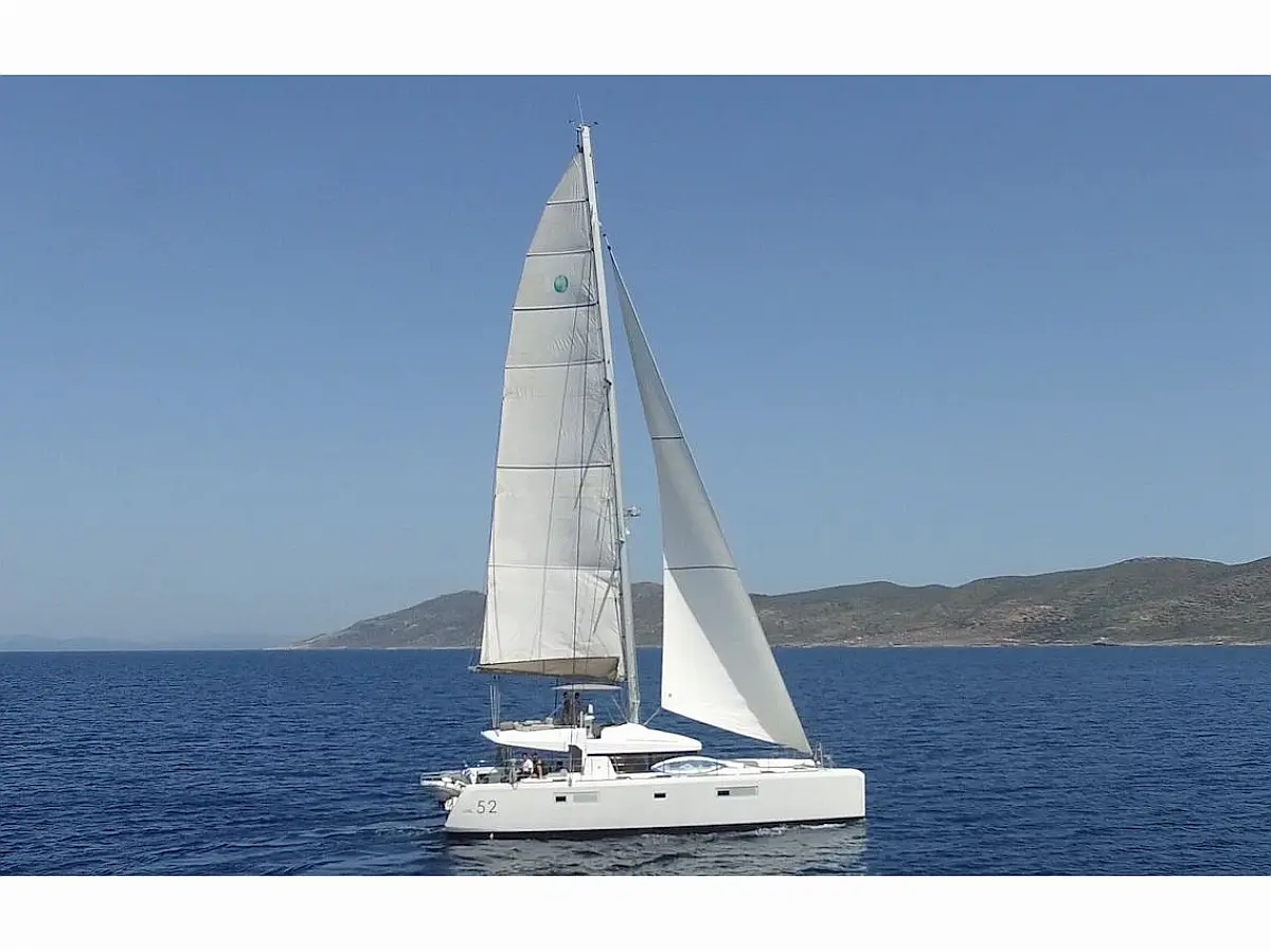 Lagoon 52