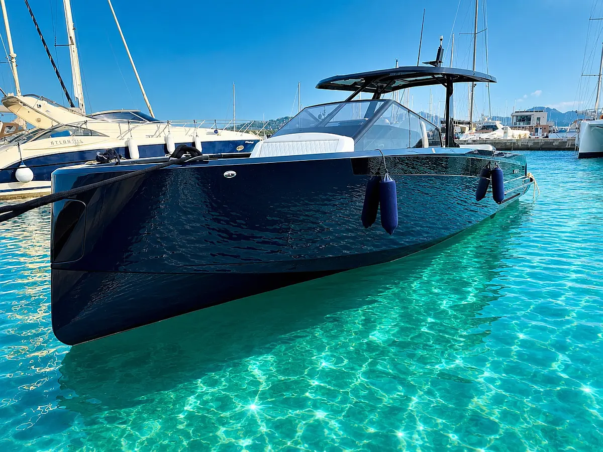 Virtue V10 Top