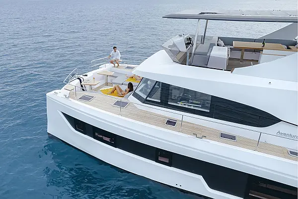 Catamarano a Motore